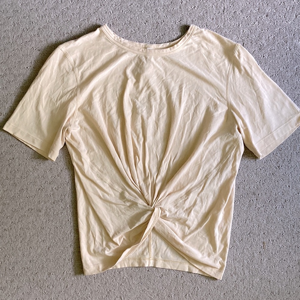 LULULEMON cream twist tee, Sz 6.